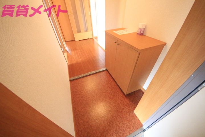 HILLS-T s A棟の玄関