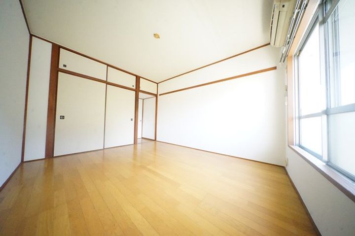 山口県下関市綾羅木本町3(マンション)の賃貸物件の居間