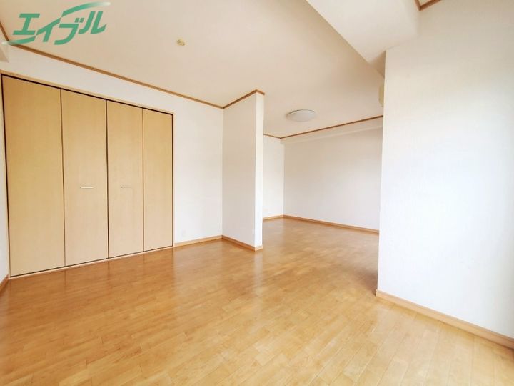 西浜田ビルの居間