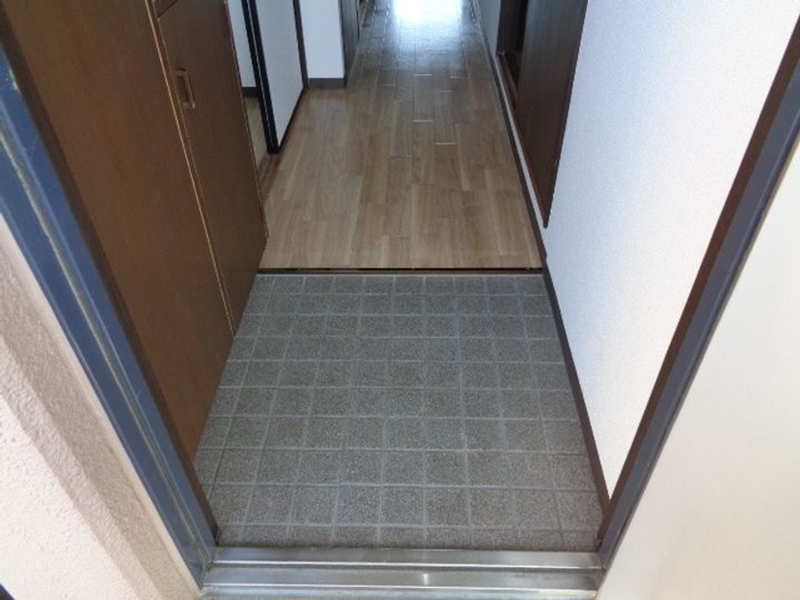 フォレット緑ヶ丘の玄関