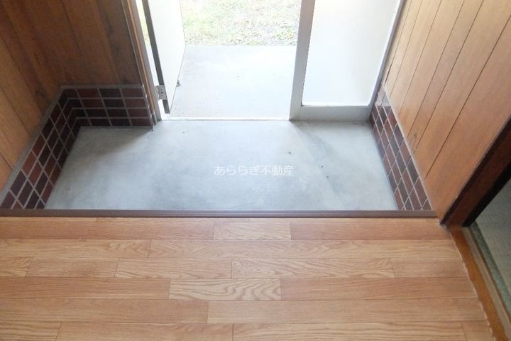 静岡県浜松市中央区安松町(一戸建)の賃貸物件の玄関
