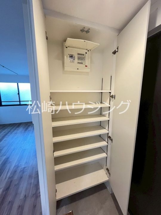 FARE中野VIIの玄関
