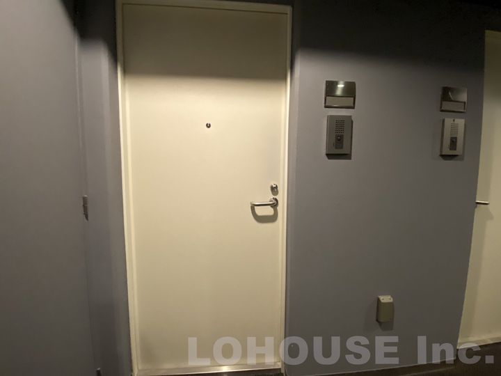 オーパスホームズ三田の玄関