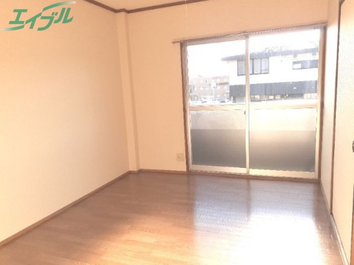 エルシャトー鴻之台の居間