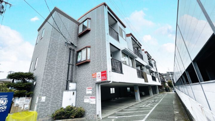 ROOMS本荘の外観