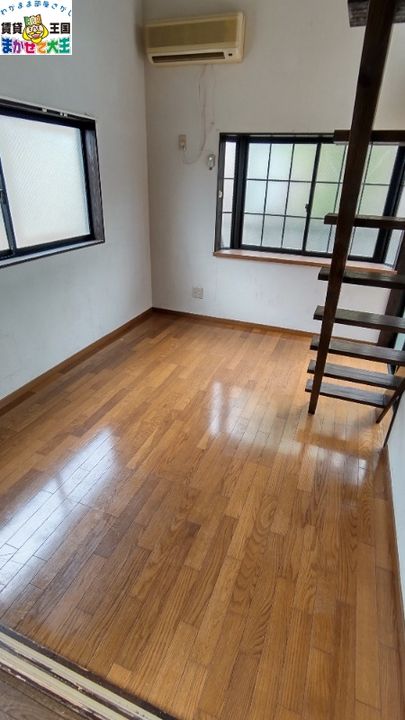 アークヒルズ清水の居間