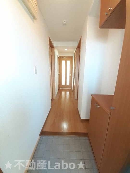 徳島県板野郡北島町鯛浜字西ノ須(アパート)の賃貸物件の玄関