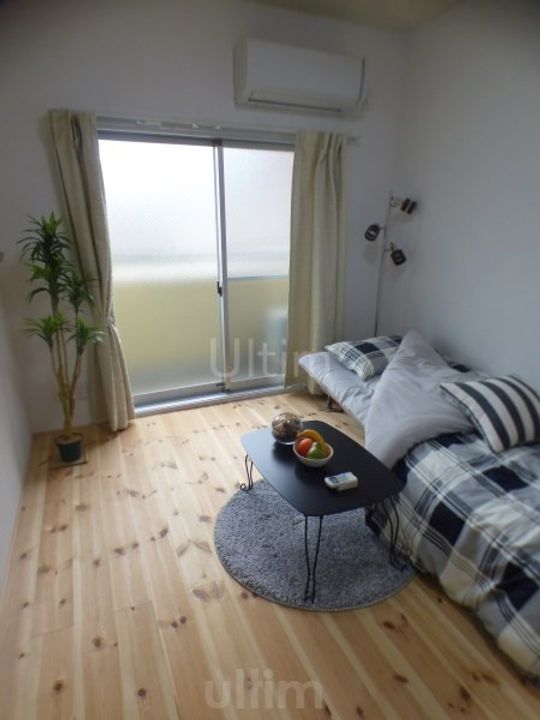 フローレンス伏見の居間