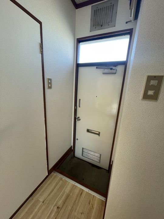 コーポマルボシの玄関