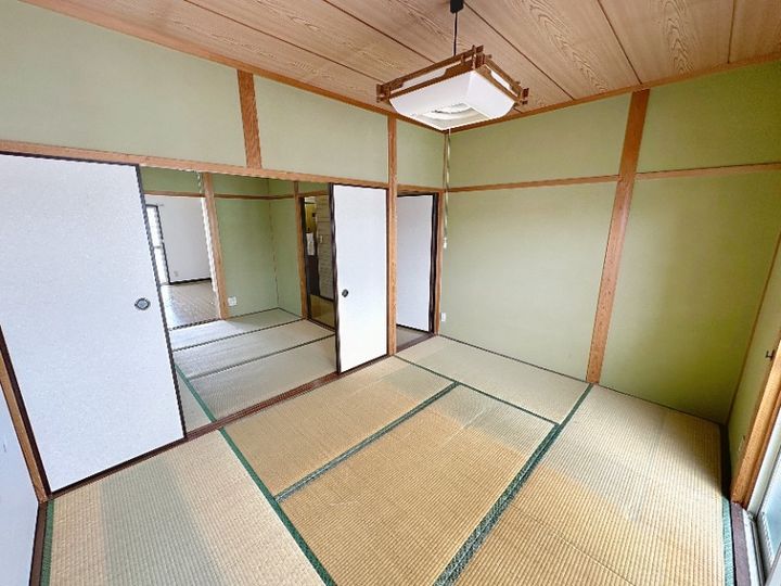グローバルモリの内装