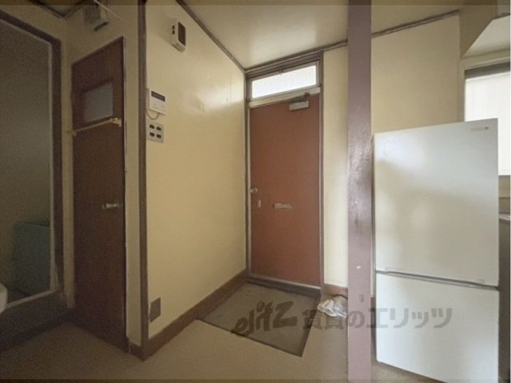 結崎ハイツの玄関