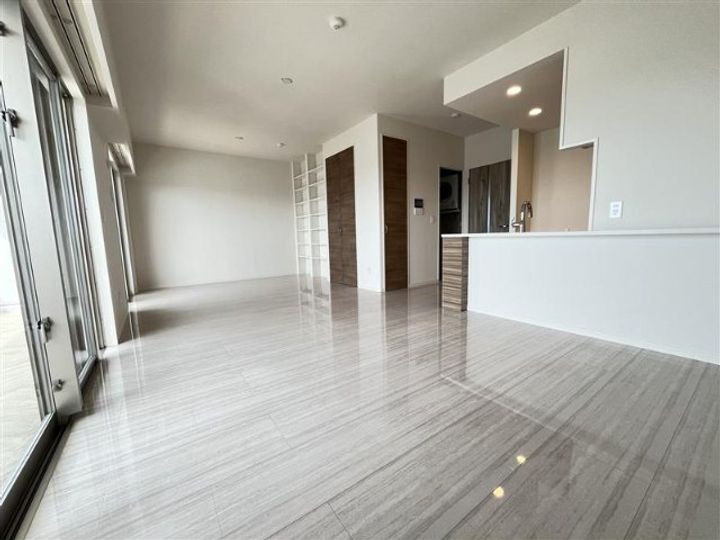 レーヴグランディてだこ浦西タワーの居間