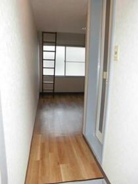 メゾン上高田の玄関
