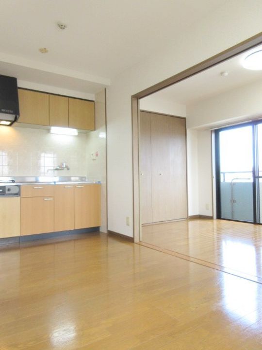 シュロス塚越の居間