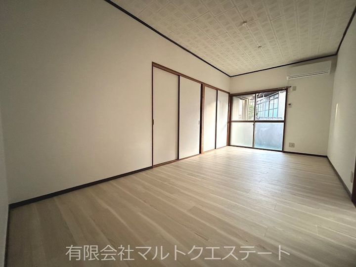 メゾン稲荷の居間