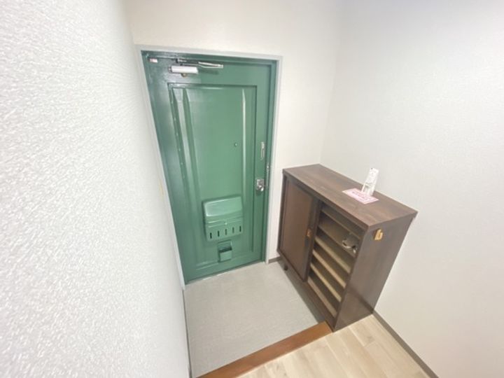 ハイツ古江の玄関