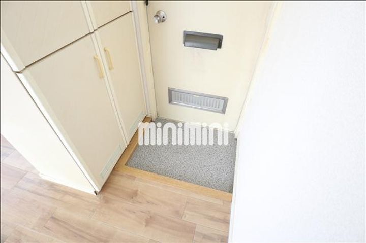 ホワイトコーポAの玄関