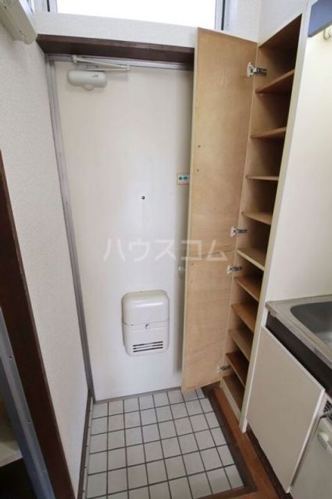 カレッジハウスIの玄関