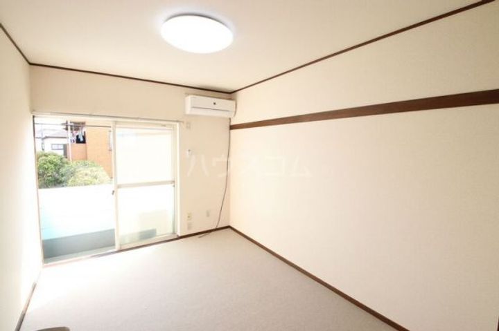 カレッジハウスIの居間
