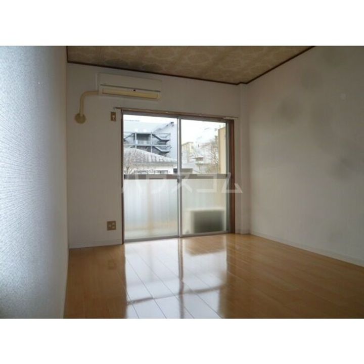 グリーンプラザ滝山の居間