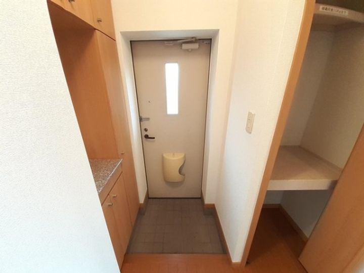 サニーウェスト Bの玄関