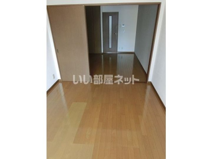 木下鉱産ビルの居間