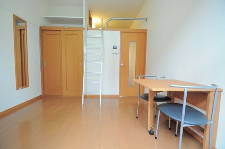 レオパレス谷万成の居間