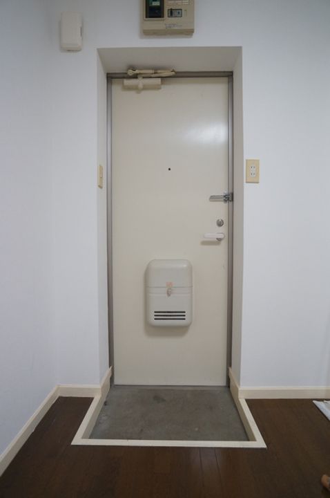 西田方1階の玄関