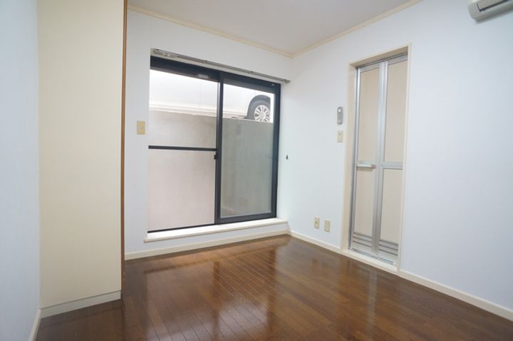 西田方1階の居間