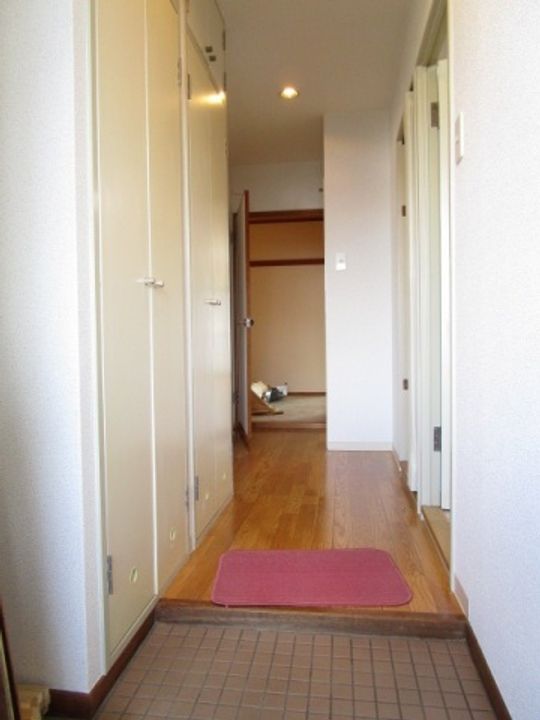 ヌーヴェルシャトーの玄関