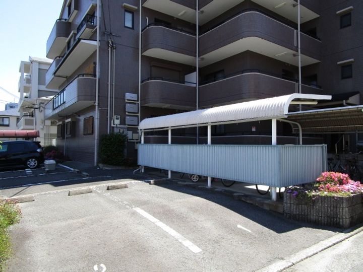 ヌーヴェルシャトーの地図