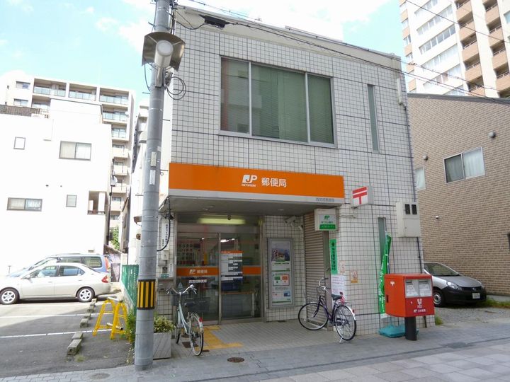 ハウスリーブスの周辺