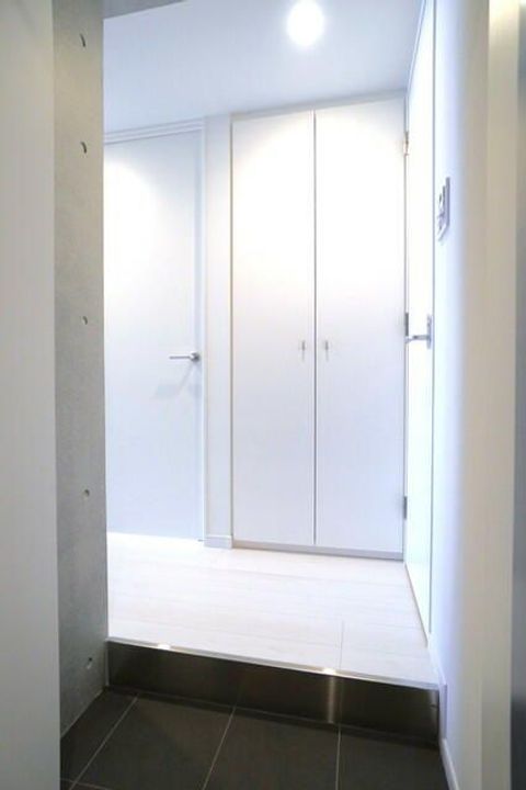 東京都新宿区新小川町(マンション)の賃貸物件の玄関