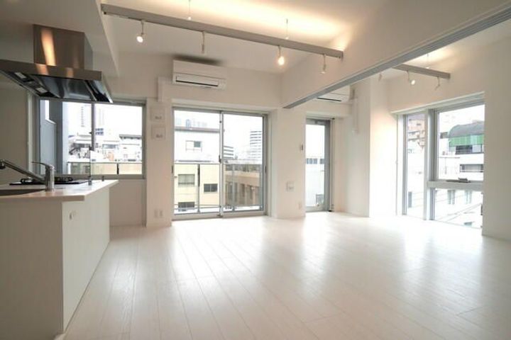 東京都新宿区新小川町(マンション)の賃貸物件の居間