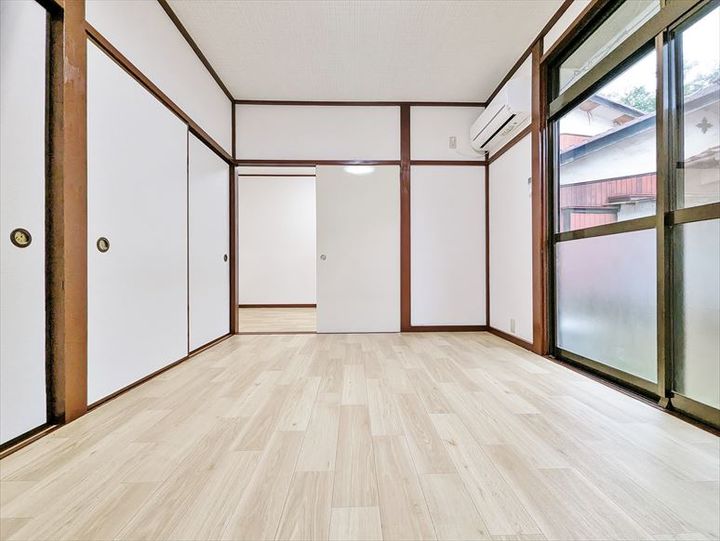 サンメゾン神田の居間