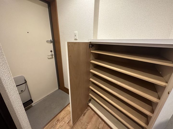 ヴィクトワール六番館の玄関