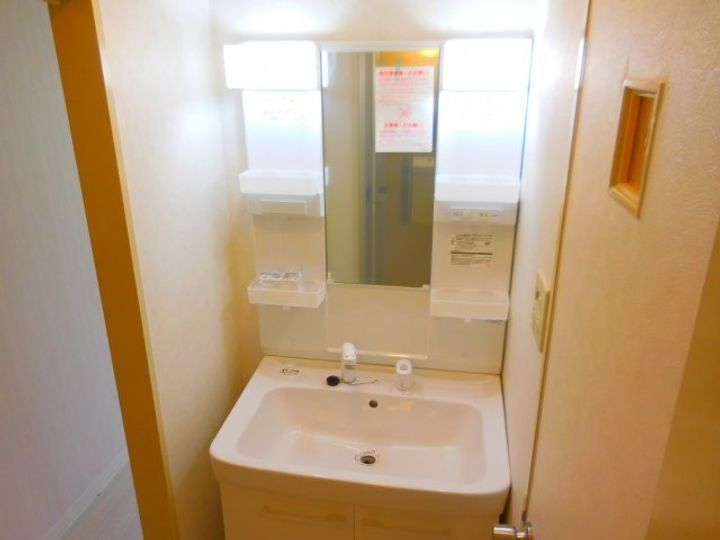 アゼリア氷室の内装