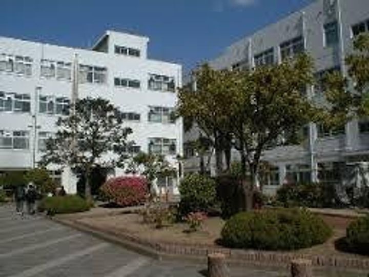 アゼリア氷室の周辺