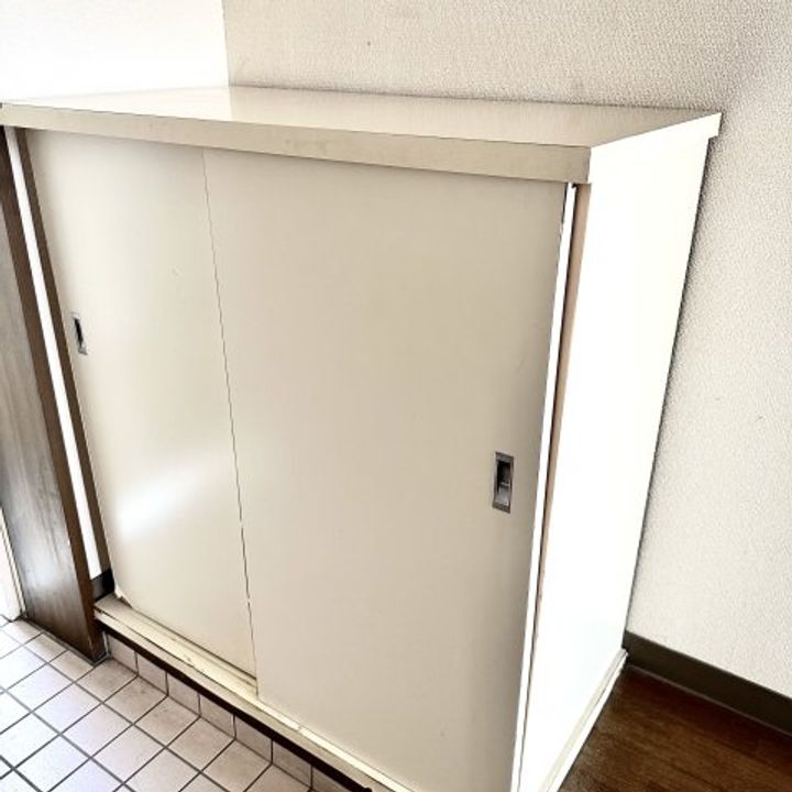 エムズマンションの玄関