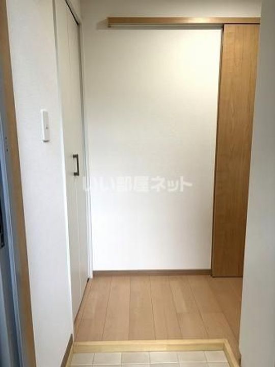 リモパレスの玄関