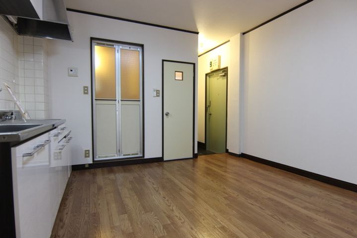 マンション寿の玄関