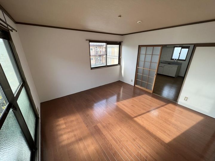 ハイコーポ鶴巻の居間