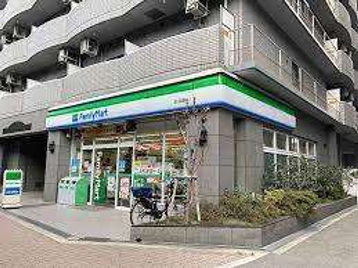 ドゥ セレニテの周辺