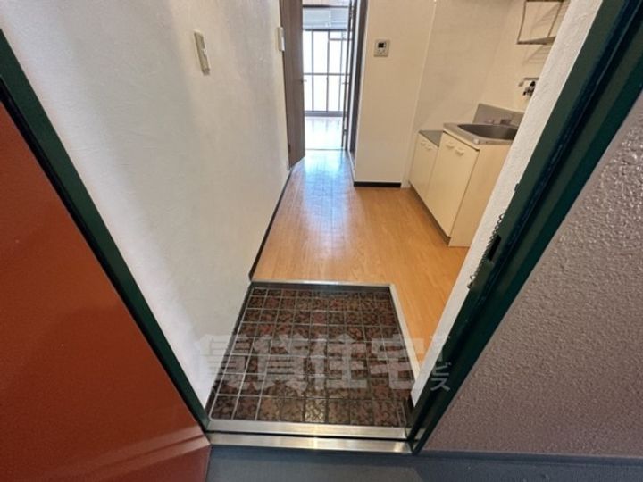 東中島第2土井マンションの玄関