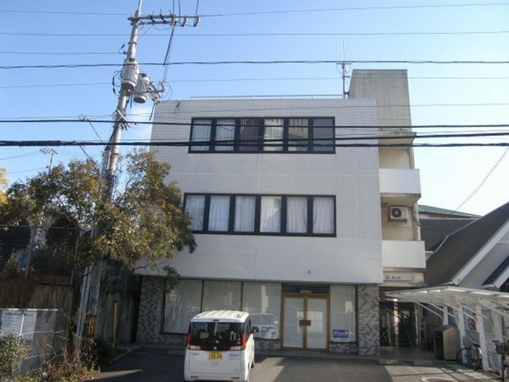 Uビルの外観