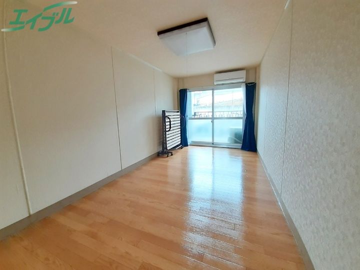 センエイハイツ C棟の居間