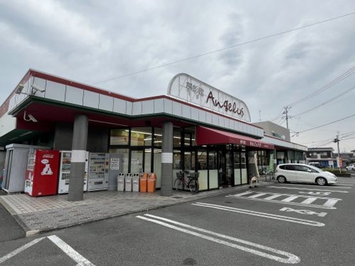 センチュリーの周辺