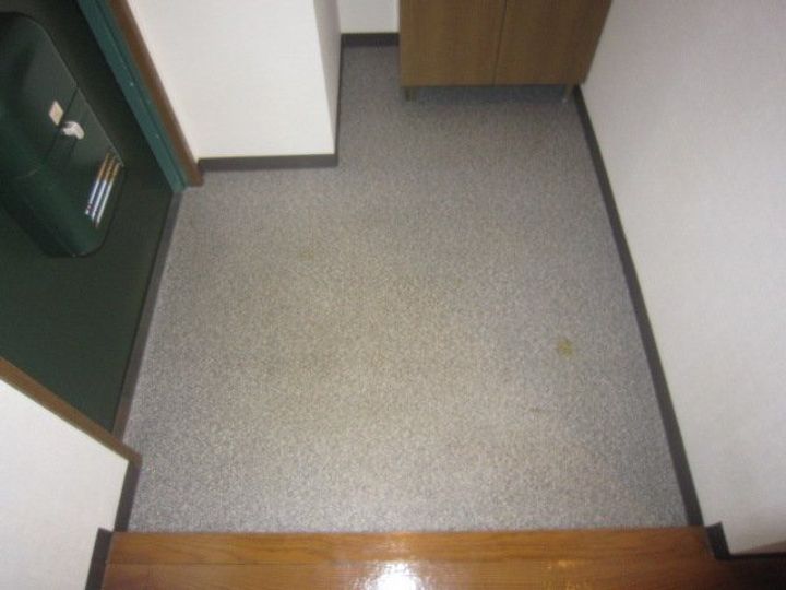 オフリール滝の水EAST・WESTの玄関