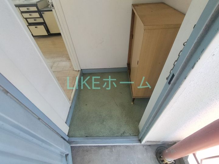 大建中山コーポの玄関