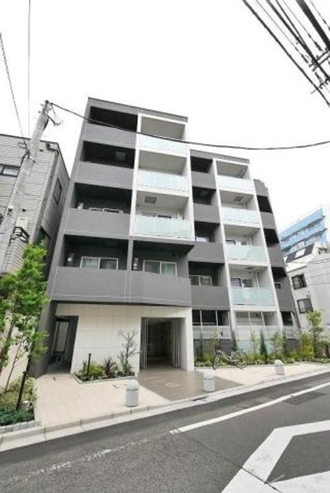 東京都新宿区北新宿4の賃貸マンションの外観